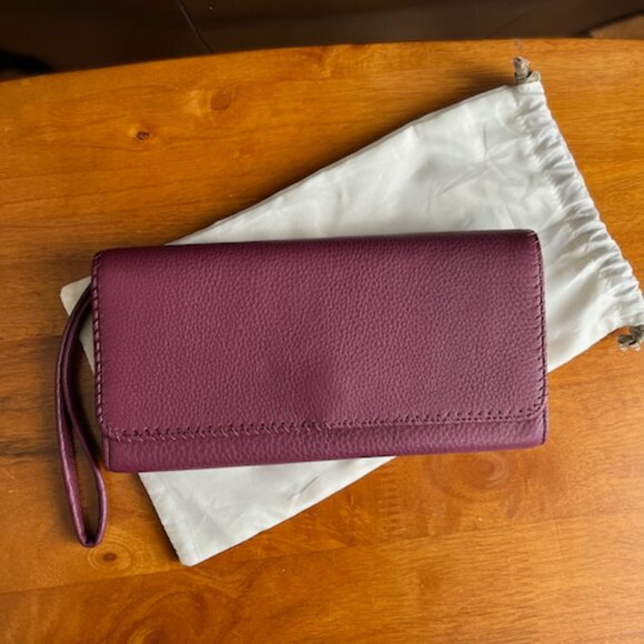 HOBO International Plum ERA (SO_Plum) Leather Wrist Wallet NWT - Picture 1 of 4